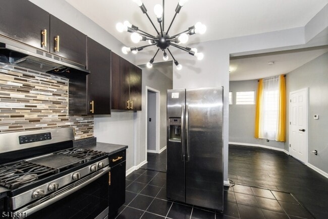 Building Photo - 59 Ellington St