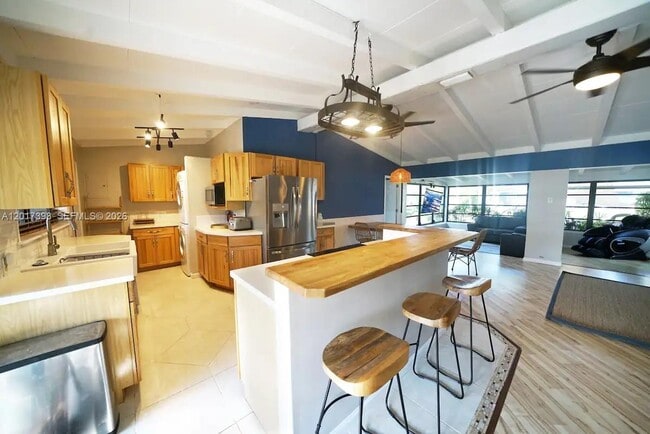 Building Photo - 2518 Gulfstream Ln