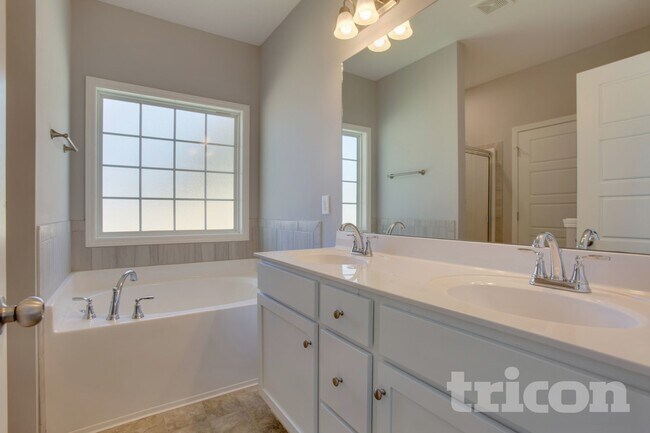 Foto del edificio - 718 W Coker Way