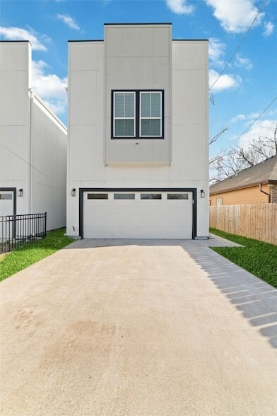 Building Photo - 3818 Lynnfield St