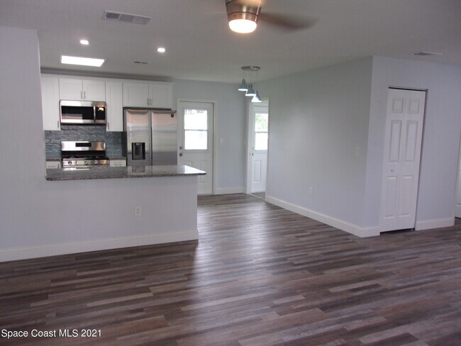 Foto del edificio - 1240 N Singleton Ave