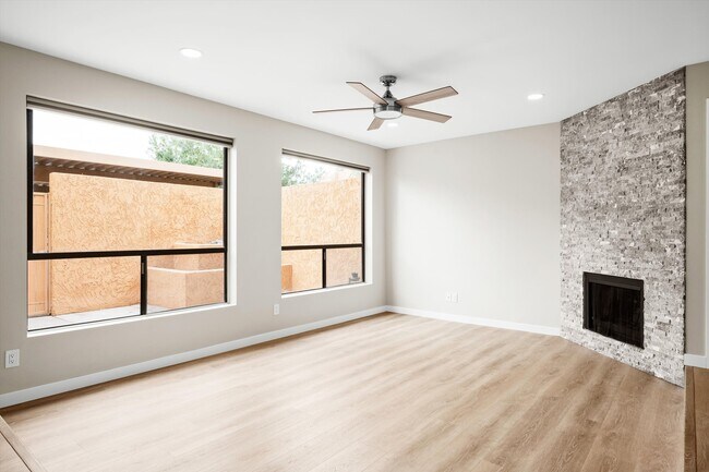 Foto del edificio - 2500 N Hayden Rd
