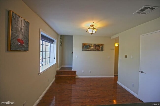 Building Photo - 3 br, 3 bath Condo - 105 E Beacon St Apt A