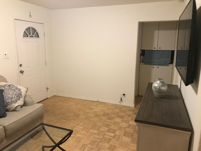 Foto del edificio - 5842 Lexington Ave