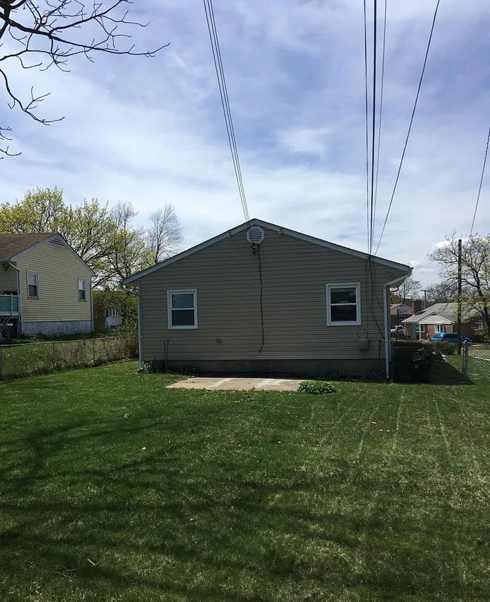 Building Photo - Beautiful 3 Bedroom Single Family in quiet...