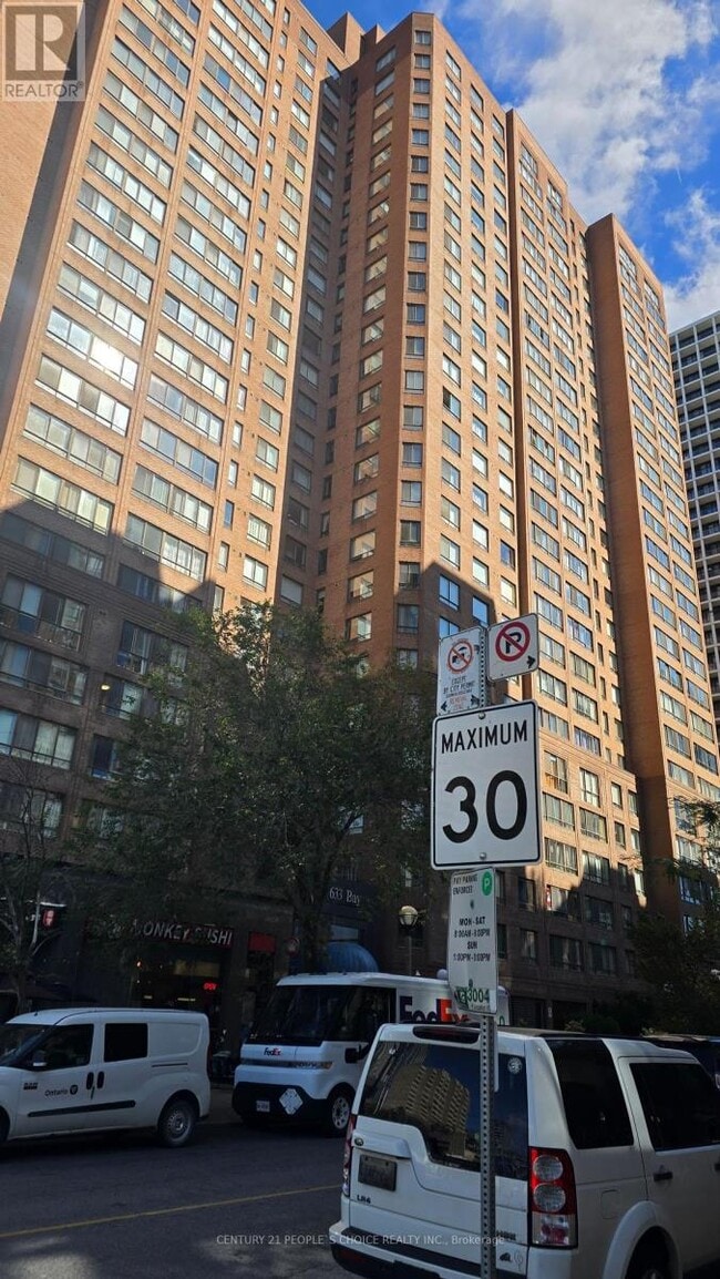 Building Photo - 633 Bay St.