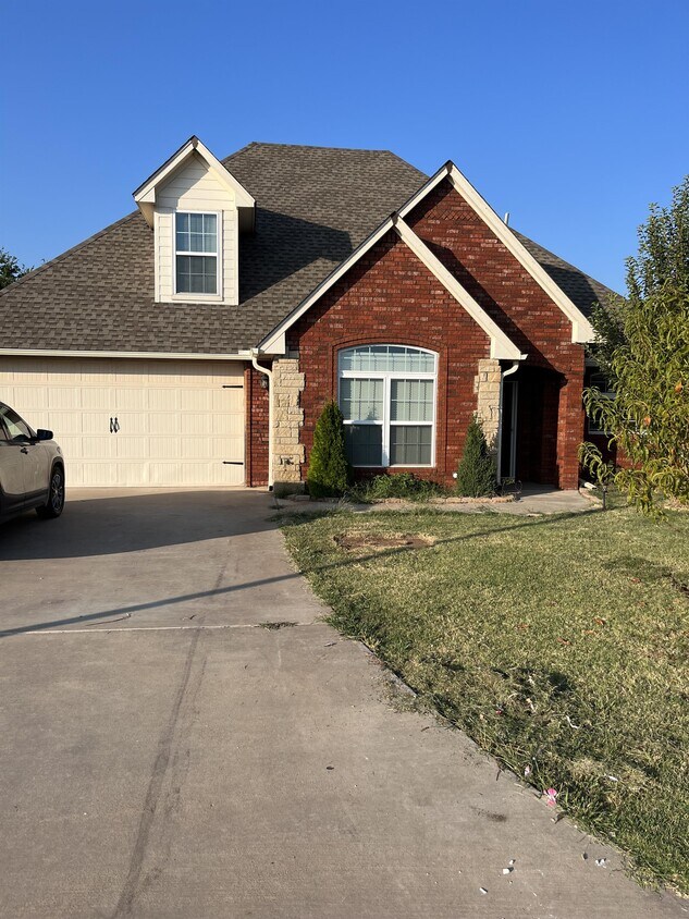 Primary Photo - 1303 Saddle Rock Drive