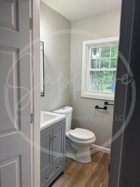 Foto del edificio - 7411 Montgall Ave