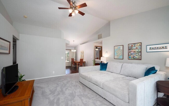 Foto del edificio - 5656 S Onaga Pl