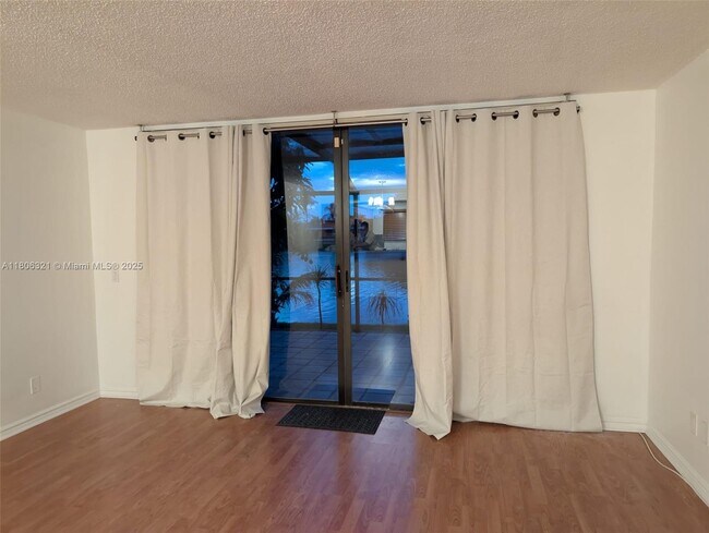 Foto del edificio - 1584 NW 113th Way