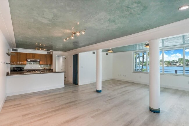 Building Photo - 405 N Hibiscus Dr