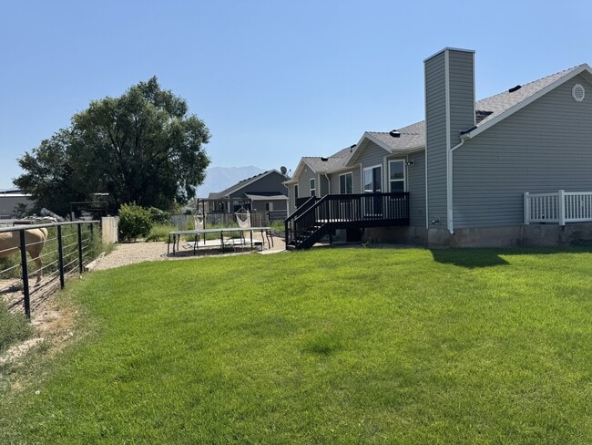 Building Photo - 890 W 110 S