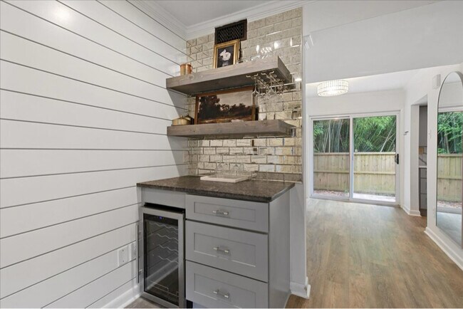 Foto del edificio - 100 Biscayne Dr NW