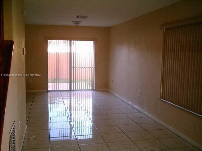 Foto del edificio - 8388 SW 23rd Ct