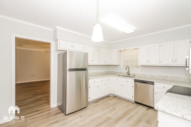 Building Photo - 6868 Rockbrook Dr