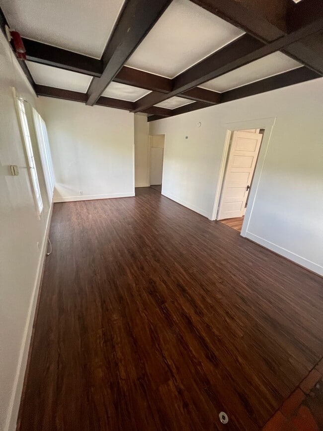 Foto del edificio - 905 NE Lake St