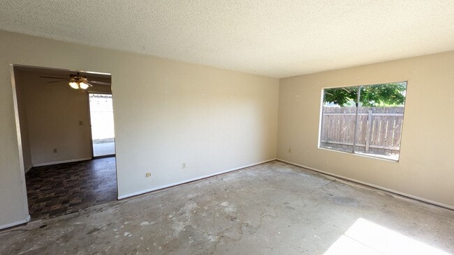 Building Photo - Available July 1 - Updated House in Mira Mesa