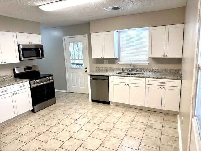 Foto del edificio - 6475 Yorkshire Rd