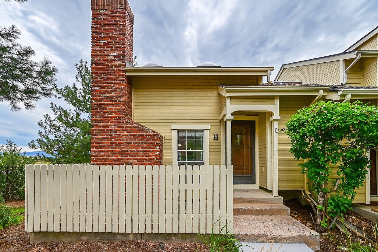 Primary Photo - $2,150, End Unit 2 bed 1 1/2 bath Southpar...