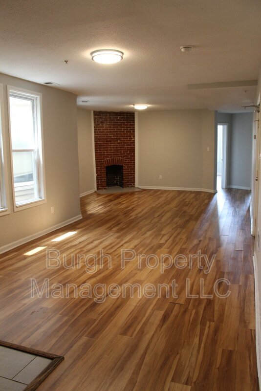 Foto del edificio - 114 W 8th Ave