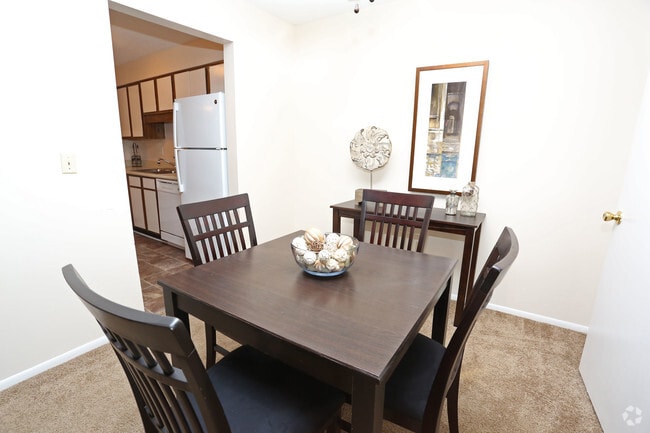 The Ivy Loft - Dining Area - Partridge Meadows Apartments