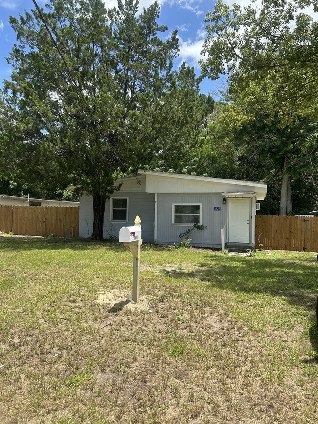 Building Photo - 3827 Eve Dr W