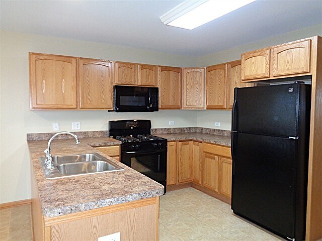 Building Photo - 2012 Waters Edge Dr