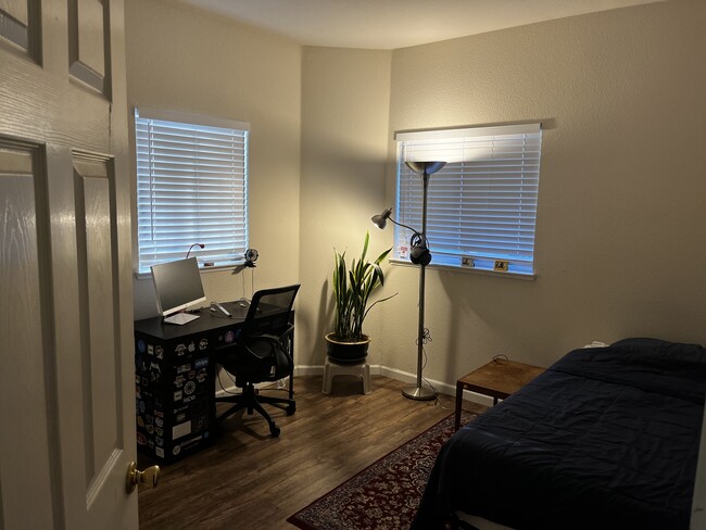 Foto del edificio - 1267 Farragut Circle