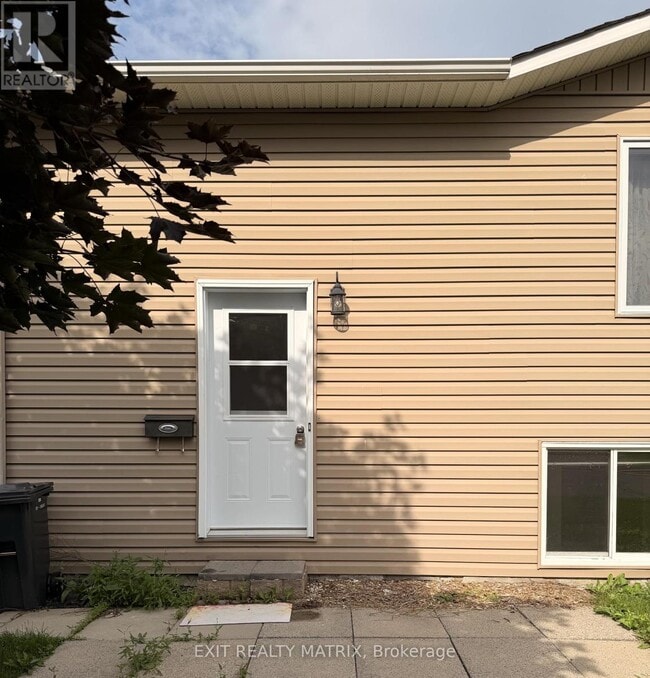Building Photo - 239 Stiver St