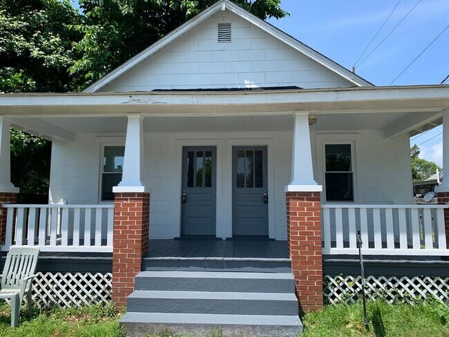 Building Photo - 5 Bancroft Ave