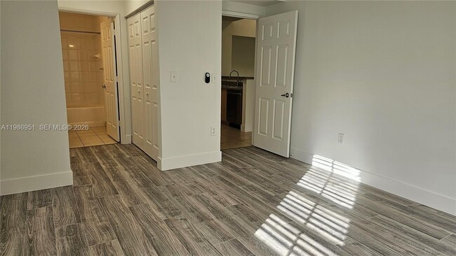 Foto del edificio - 8040 N Nob Hill Rd