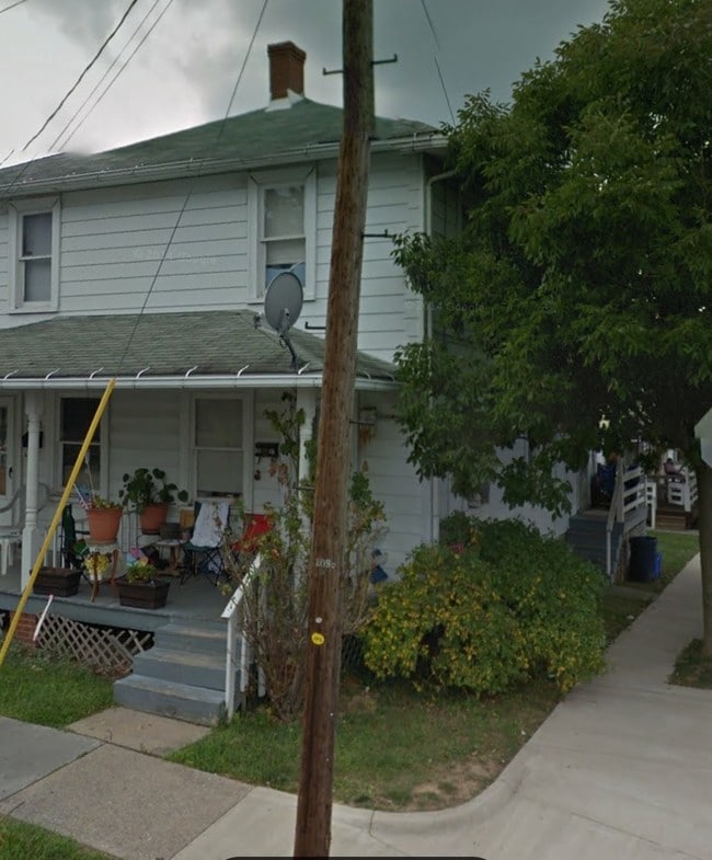 Building Photo - 1001 S Cameron St