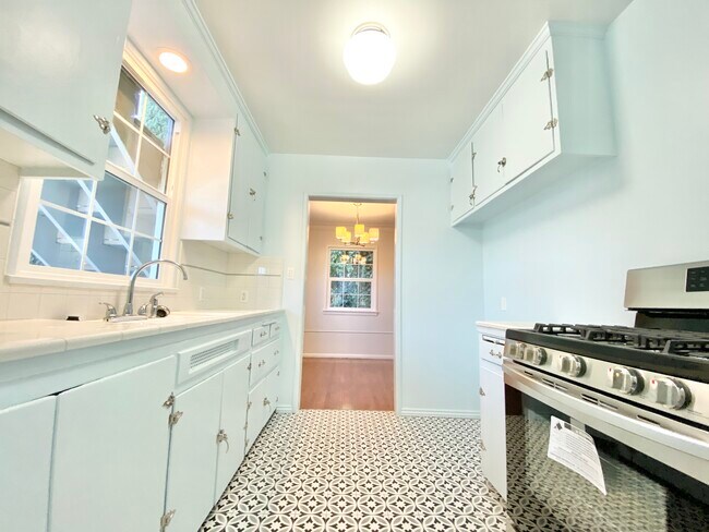 Building Photo - 1232 S Ridgeley Dr