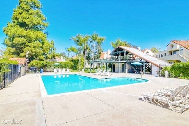 Building Photo - 1401 Melrose Dr