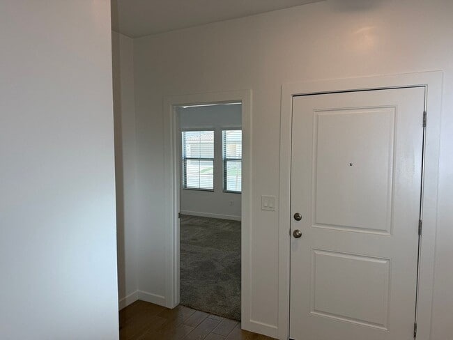 Building Photo - 40515 W Chambers Dr