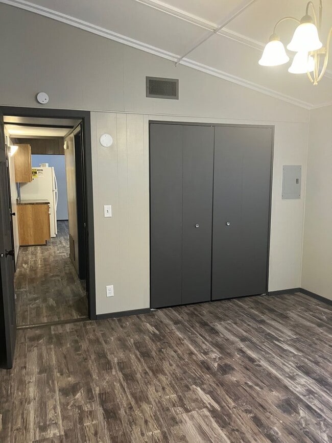 Building Photo - Stettin Duplex