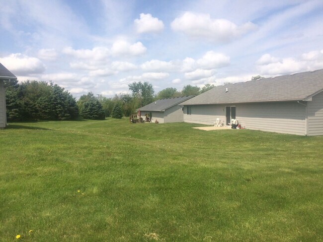 Foto del edificio - 3 Bedroom Home for rent in Newton, IA