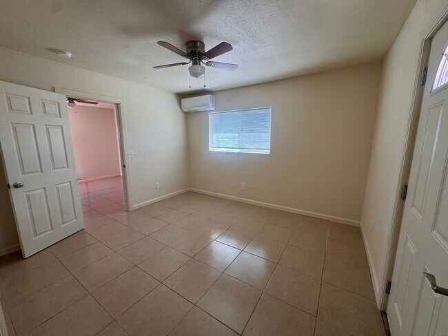 Foto del edificio - 1001 Elledge Dr