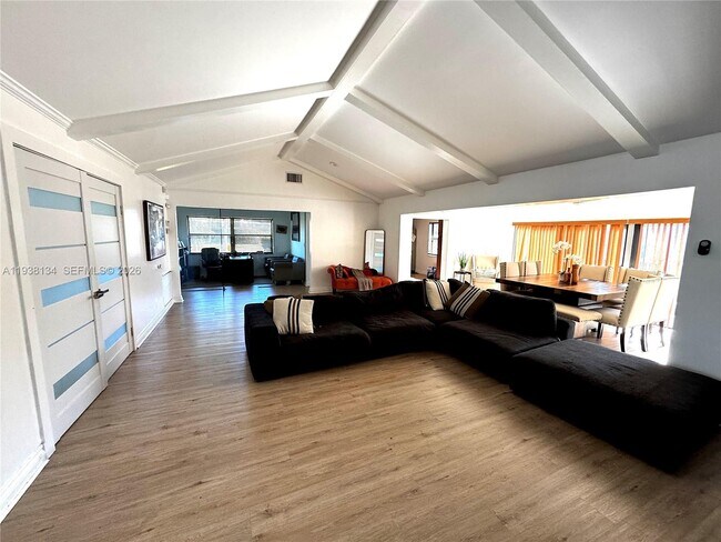 Building Photo - 4905 Bayberry Ln