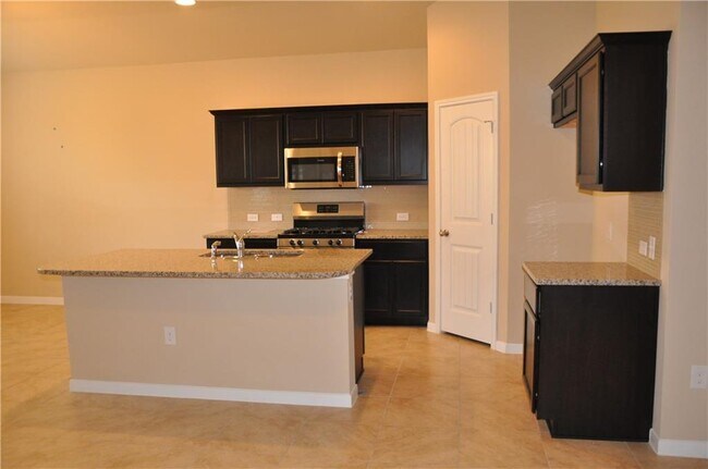 Foto del edificio - 6521 Loretta White Ln
