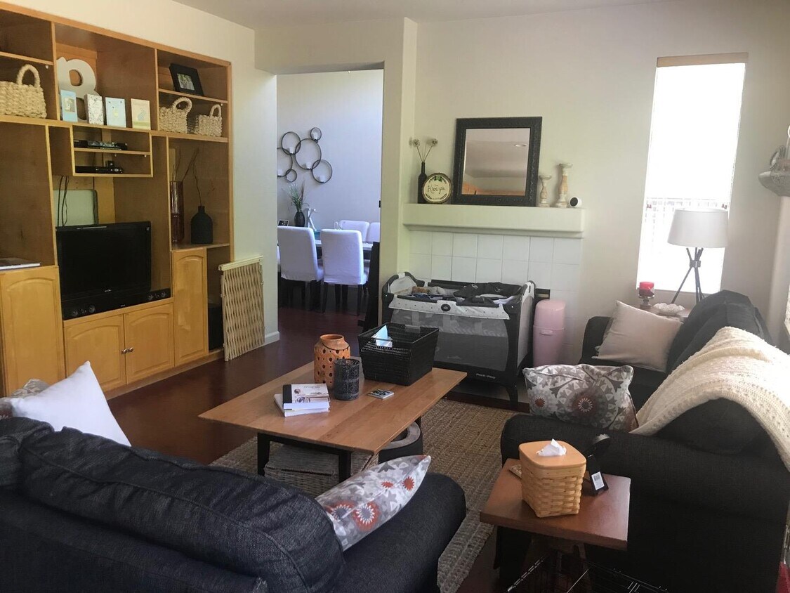 Building Photo - 537 Giles Way