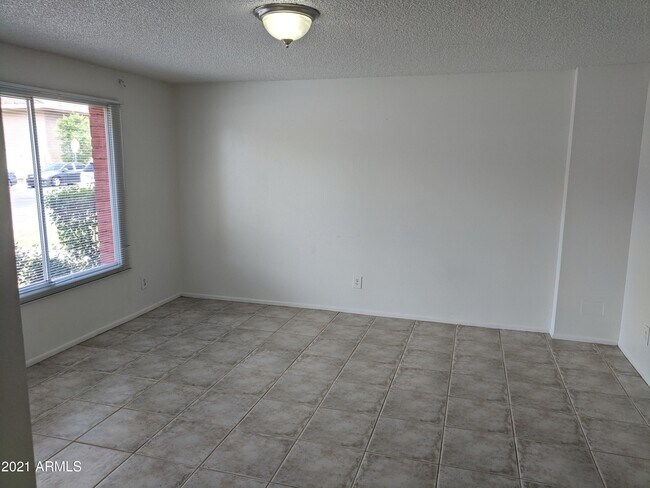Foto del edificio - 4365 W Ocotillo Rd