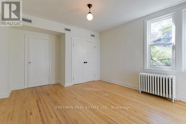 Photo du bâtiment - 62 Austin Terrace