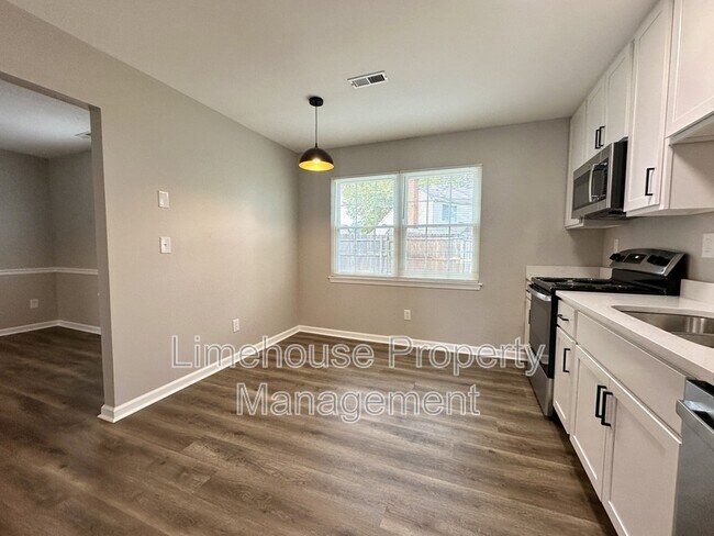 Foto del edificio - 5652 Glen View Dr