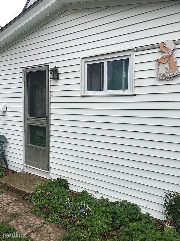 2 Br 1 Bath Apartment Bridge Street For Rent In Primary Photo 2 Br 1 Bath Apartment Bridge Street