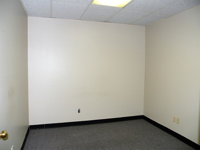 Building Photo - 2804 Lake Rd