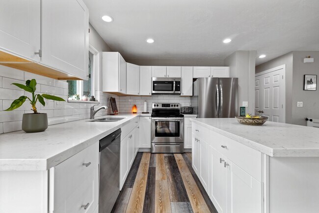 Building Photo - 10455 S Silver Mountain Dr