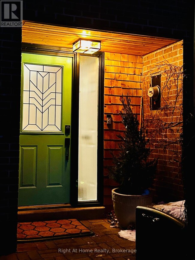 Building Photo - 109 Brant St