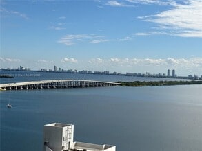 Building Photo - 480 NE 30th St