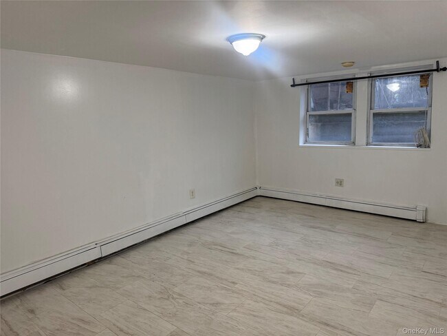 Foto del edificio - 32-11 69th St